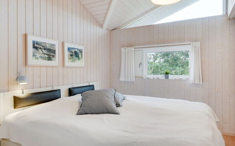 Pascal - 25M from the Sea: Chambre, Design Intérieur, Bois, Lit, Plafond, Sol, Sol, Drap De Lit, Domicile, Meubles