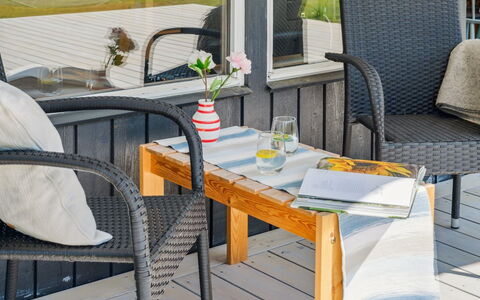 Sjard - 700M from the Sea: Chalet, Jardin, Siding, Batiments Jardin, Ombre, Cour, Arrière-Cour, Pelouse, Ferme, Aménagement Paysager