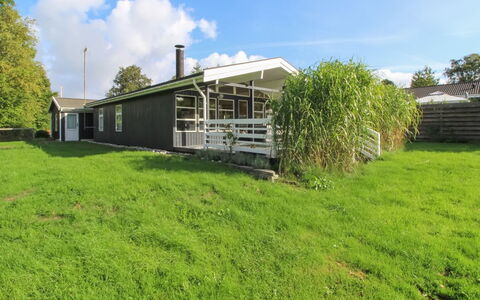Sjard - 700M from the Sea: Bois, Maison, Chalet, Domicile, Toit, Zone Rurale, Siding, Cabane En Rondins, Batiments Jardin, Dur
