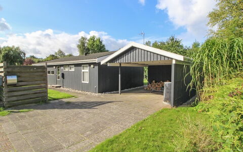 Sjard - 700M from the Sea: Bois, Maison, Chalet, Domicile, Toit, Zone Rurale, Siding, Cabane En Rondins, Batiments Jardin, Dur