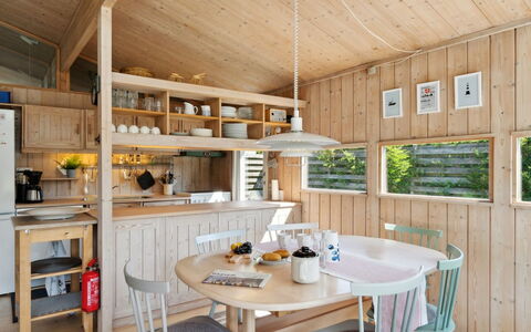 Sjard - 700M from the Sea: Bois, Maison, Chalet, Domicile, Toit, Zone Rurale, Siding, Cabane En Rondins, Batiments Jardin, Dur