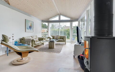 Elva - 150M from the Sea: Meubles, Design Intérieur, Sol, Sol, Bois, Plafond, Canapé, Salon, Domicile, Éclairage