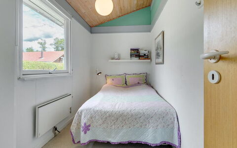 Elva - 150M from the Sea: Design Intérieur, Plafond, Chambre, Sol, Sol, Éclairage, Lit, Domicile, Pièce, Luminaire