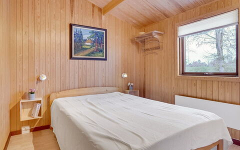 Agda - 100M from the Sea: Design Intérieur, Chambre, Mur, Bois, Lit, Sol, Sol, Plafond, Pièce, Meubles