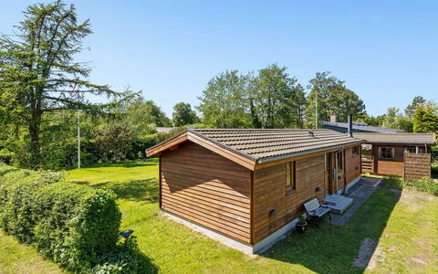 Agda - 100M from the Sea: Herbe, Maison, Arbuste, Domicile, Chalet, Toit, Lot Terre, Pelouse, Jardin, Biens