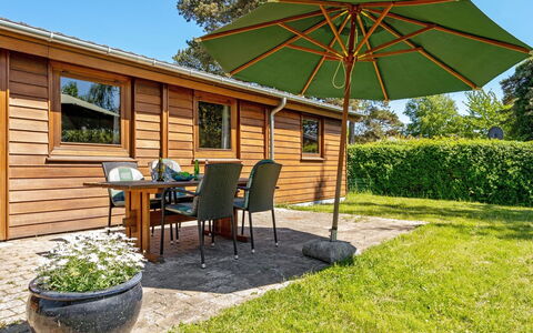 Agda - 100M from the Sea: Bois, Dur, Chalet, Tache De Bois, Jardin, Siding, Planche, Batiments Jardin, Tableau De Plein Air, Aménagement Paysager