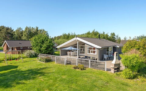 Karoliina - 900M from the Sea: Toit, Maison, Lot Terre, Domicile, Chalet, Biens, Batiments Jardin, Ombre, Cabane En Rondins, Aménagement Paysager