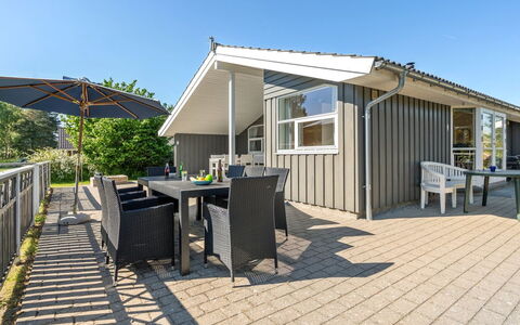 Karoliina - 900M from the Sea: Toit, Maison, Lot Terre, Domicile, Chalet, Biens, Batiments Jardin, Ombre, Cabane En Rondins, Aménagement Paysager