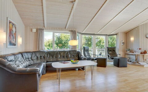 Karoliina - 900M from the Sea: Toit, Maison, Lot Terre, Domicile, Chalet, Biens, Batiments Jardin, Ombre, Cabane En Rondins, Aménagement Paysager