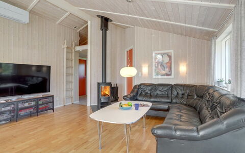 Karoliina - 900M from the Sea: Toit, Maison, Lot Terre, Domicile, Chalet, Biens, Batiments Jardin, Ombre, Cabane En Rondins, Aménagement Paysager