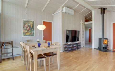 Karoliina - 900M from the Sea: Toit, Maison, Lot Terre, Domicile, Chalet, Biens, Batiments Jardin, Ombre, Cabane En Rondins, Aménagement Paysager