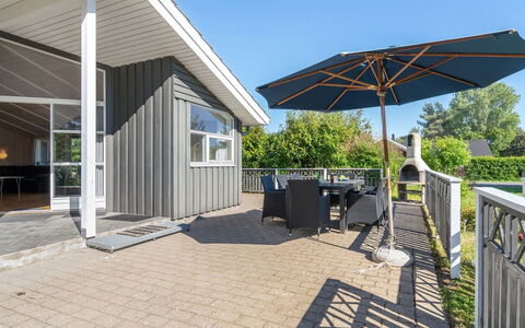 Karoliina - 900M from the Sea: Toit, Maison, Lot Terre, Domicile, Chalet, Biens, Batiments Jardin, Ombre, Cabane En Rondins, Aménagement Paysager