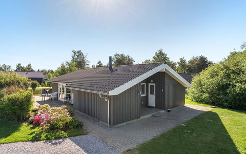 Karoliina - 900M from the Sea: Toit, Maison, Lot Terre, Domicile, Chalet, Biens, Batiments Jardin, Ombre, Cabane En Rondins, Aménagement Paysager