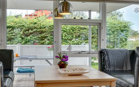 Gull - 150M from the Sea: Meubles, Design Intérieur, Sol, Canapé, Bois, Sol, Plafond, Table, Chaise, Salon
