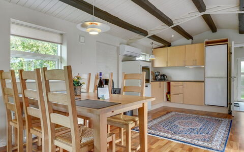 Gull - 150M from the Sea: Meubles, Sol, Design Intérieur, Sol, Bois, Plafond, Pièce, Cuisine, Table Cuisine Et Salle A Manger, Parquet