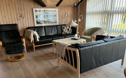 Thorgot - 400M from the Sea: Meubles, Bois, Sol, Design Intérieur, Sol, Canapé, Salon, Parquet, Pièce