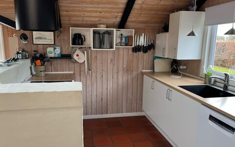 Thorgot - 400M from the Sea: Bois, Sol, Cuisine, Design Intérieur, Comptoir, Sol, Appareil De Cuisine, Meubles, Cabinetry, Plafond