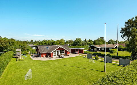 Thorgot - 400M from the Sea: Maison, Domicile, Zone Résidentielle, Toit, Paysage, Lot Terre, Plaine, Pelouse, Chalet, Aménagement Paysager