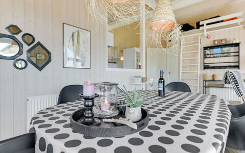 Fridtjof - 100M from the Sea: Meubles, Design Intérieur, Luminaire, Table, Chaise, Plafond, Salle À Manger, Table Cuisine Et Salle A Manger, Textile, Éclairage