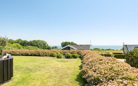 Fridtjof - 100M from the Sea: Ciel, Arbuste, Communauté Des Plantes, Couverture De Sol, Jardin, Haie, Aménagement Paysager, Plantation