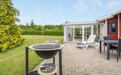 Cenia - 450M from the Sea: Chalet, Domicile, Maison, Toit, Porche, Biens, Siding, Batiments Jardin, Ferme, Cour