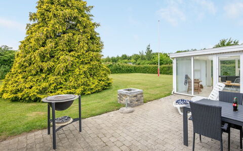 Cenia - 450M from the Sea: Chalet, Domicile, Maison, Toit, Porche, Biens, Siding, Batiments Jardin, Ferme, Cour