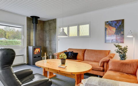 Cenia - 450M from the Sea: Meubles, Sol, Design Intérieur, Bois, Sol, Plafond, Canapé, Salon, Pièce, Éclairage