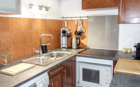 Hameau de Provence: Comptoir, Cabinetry, Pièce, Cuisine, Propriété, Meubles, Cuisinière, Principaux Appliance, Design Intérieur, Évier