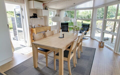 Aatos - 500M from the Sea: Meubles, Sol, Design Intérieur, Sol, Bois, Parquet, Chaise, Salle À Manger, Table Cuisine Et Salle A Manger, Plafond