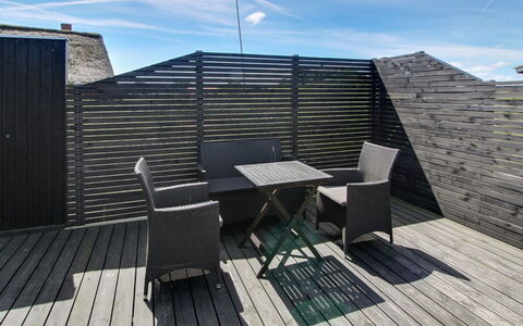 Aatos - 500M from the Sea: Bois, Plate-Forme, Mobilier De Jardin, Parquet, Dur, Planche, Composite, Ombre, Balcon
