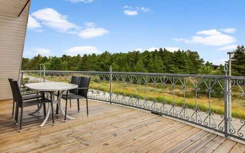 Lissa - 2.4Km from the Sea: Meubles, Design Intérieur, Chaise, Sol, Table, Recours, Sol, Plafond, Pièce, Eco Hôtel