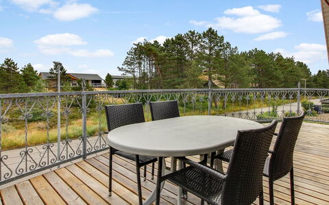 Lissa - 2.4Km from the Sea: Meubles, Design Intérieur, Chaise, Sol, Table, Recours, Sol, Plafond, Pièce, Eco Hôtel