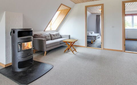 Lissa - 2.4Km from the Sea: Meubles, Design Intérieur, Chaise, Sol, Table, Recours, Sol, Plafond, Pièce, Eco Hôtel