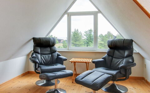 Lissa - 2.4Km from the Sea: Meubles, Design Intérieur, Chaise, Sol, Table, Recours, Sol, Plafond, Pièce, Eco Hôtel