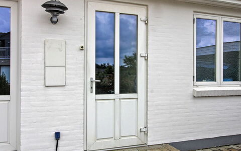 Lissa - 2.4Km from the Sea: Meubles, Design Intérieur, Chaise, Sol, Table, Recours, Sol, Plafond, Pièce, Eco Hôtel