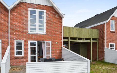 Urmas - 1Km from the Sea: Maison, Toit, Domicile, Chalet, Brickwork, Brique, Siding, Cour, Biens