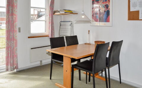 Urmas - 1Km from the Sea: Meubles, Sol, Sol, Design Intérieur, Chaise, Table, Bois, Salle À Manger, Parquet, Éclairage