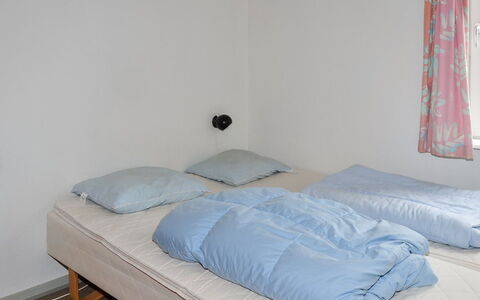 Urmas - 1Km from the Sea: Lit, Chambre, Meubles, Drap De Lit, Literie, Linge, Sol, Textile, Design Intérieur, Éclairage