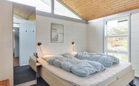 Alin - 600M from the Sea: Meubles, Canapé, Design Intérieur, Sol, Salon, Sol, Throw Pillow, Pièce, Oreiller