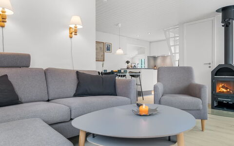Eliene - 500M from the Sea: Meubles, Sol, Domicile, Salon, Sol, Canapé, Chaise, Table Basse