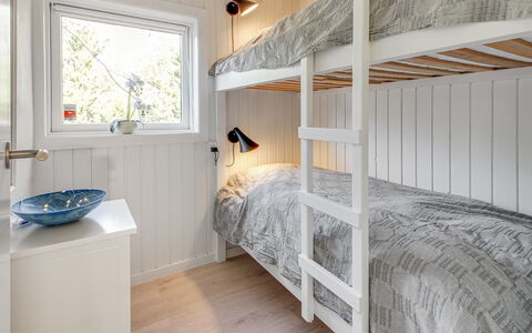 Eliene - 500M from the Sea: Bois, Chambre, Lit, Sol, Sol, Lit Superposé, Domicile, Plafond, Literie, Cadre De Lit