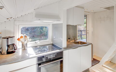 Eliene - 500M from the Sea: Cuisine, Principaux Appliance, Appareil De Cuisine, Bois, Comptoir, Design Intérieur, Sol, Plafond, Sol, Luminaire Plomberie