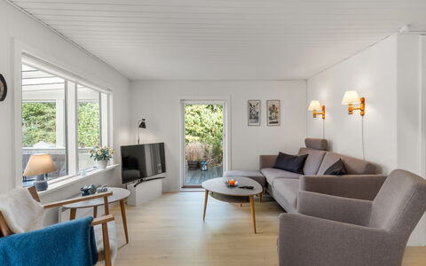Eliene - 500M from the Sea: Plafond, Sol, Design Intérieur, Sol, Composite, Meubles, Recours, Hôtel, Conception, Daylighting