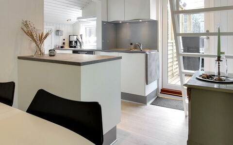 Eliene - 500M from the Sea: Meubles, Design Intérieur, Sol, Sol, Bois, Plafond, Cuisine, Comptoir, Cabinetry, Pièce