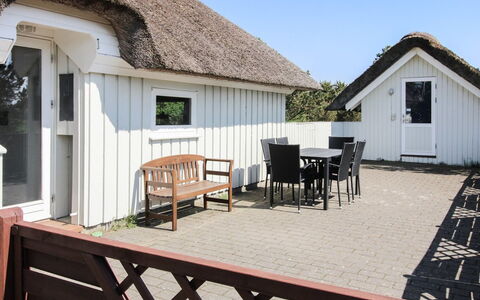 Angelika - 1.6Km from the Sea: Meubles, Design Intérieur, Chaise, Sol, Table, Recours, Sol, Plafond, Pièce, Eco Hôtel