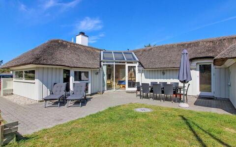 Angelika - 1.6Km from the Sea: Meubles, Design Intérieur, Chaise, Sol, Table, Recours, Sol, Plafond, Pièce, Eco Hôtel