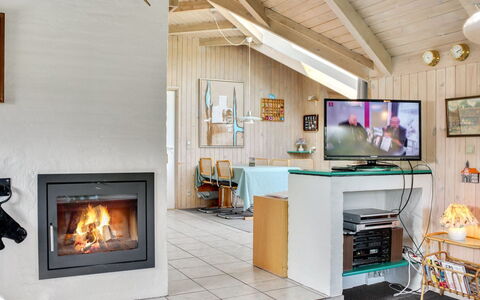 Angelika - 1.6Km from the Sea: Meubles, Design Intérieur, Chaise, Sol, Table, Recours, Sol, Plafond, Pièce, Eco Hôtel