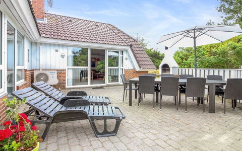 Tuula - 1Km from the Sea: Toit, Maison, Domicile, Chalet, Siding, Biens, Allée, Batiments Jardin, Cour, Cabanon