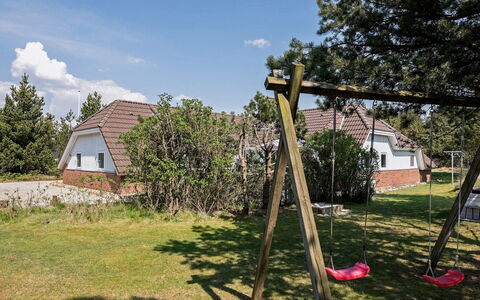 Tuula - 1Km from the Sea: Toit, Maison, Domicile, Chalet, Siding, Biens, Allée, Batiments Jardin, Cour, Cabanon