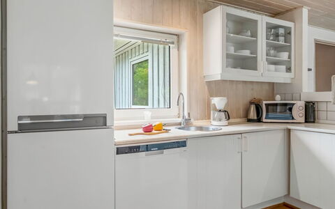 Tuula - 1Km from the Sea: Toit, Maison, Domicile, Chalet, Siding, Biens, Allée, Batiments Jardin, Cour, Cabanon